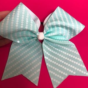 Cheer bow